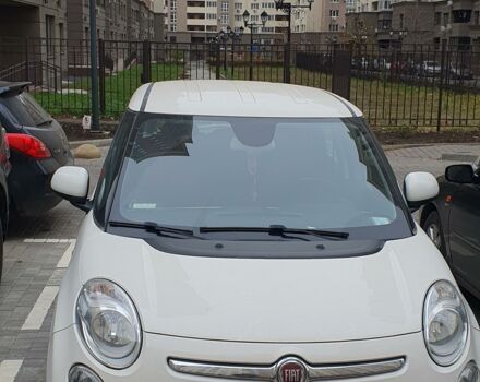 Белый Фиат 500L, объемом двигателя 1.3 л и пробегом 83 тыс. км за 11500 $, фото 1 на Automoto.ua