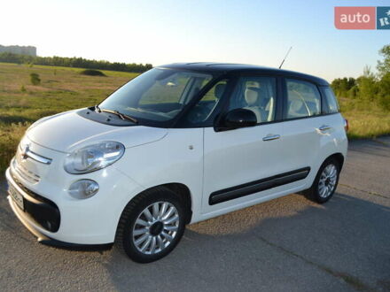 Белый Фиат 500L, объемом двигателя 1.3 л и пробегом 153 тыс. км за 9300 $, фото 1 на Automoto.ua