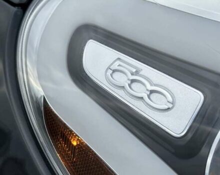 Черный Фиат 500L, объемом двигателя 1.37 л и пробегом 185 тыс. км за 7200 $, фото 21 на Automoto.ua