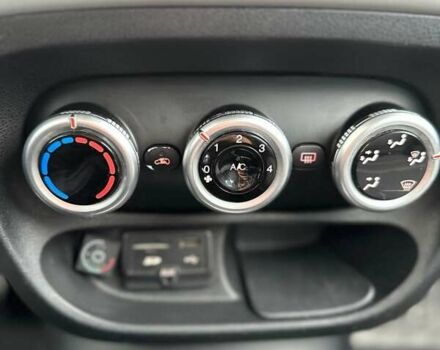 Черный Фиат 500L, объемом двигателя 1.37 л и пробегом 185 тыс. км за 7200 $, фото 30 на Automoto.ua