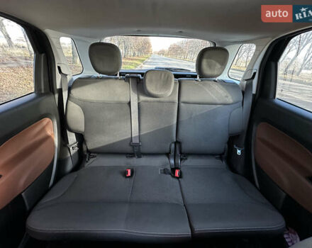 Черный Фиат 500L, объемом двигателя 1.4 л и пробегом 132 тыс. км за 8300 $, фото 19 на Automoto.ua