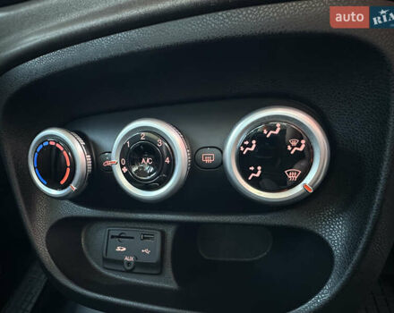 Черный Фиат 500L, объемом двигателя 1.4 л и пробегом 132 тыс. км за 8300 $, фото 20 на Automoto.ua