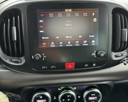 Черный Фиат 500L, объемом двигателя 1.4 л и пробегом 88 тыс. км за 10900 $, фото 15 на Automoto.ua