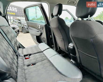 Черный Фиат 500L, объемом двигателя 1.37 л и пробегом 140 тыс. км за 10900 $, фото 17 на Automoto.ua