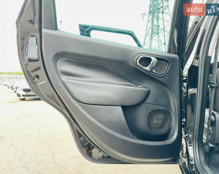 Черный Фиат 500L, объемом двигателя 1.37 л и пробегом 140 тыс. км за 10900 $, фото 16 на Automoto.ua