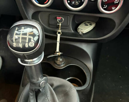 Красный Фиат 500L, объемом двигателя 0.88 л и пробегом 95 тыс. км за 9499 $, фото 4 на Automoto.ua