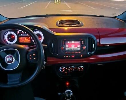 Красный Фиат 500L, объемом двигателя 1.4 л и пробегом 305 тыс. км за 7200 $, фото 8 на Automoto.ua