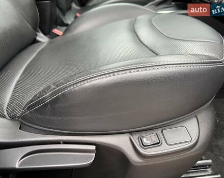 Красный Фиат 500L, объемом двигателя 1.4 л и пробегом 53 тыс. км за 11300 $, фото 27 на Automoto.ua