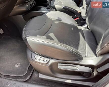Красный Фиат 500L, объемом двигателя 1.4 л и пробегом 23 тыс. км за 12000 $, фото 12 на Automoto.ua