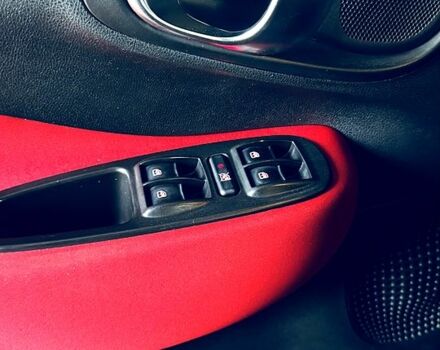 Фиат 500L 2013 в Киеве на Automoto.ua Красный Фиат 500L, объемом двигателя 1.3 л и пробегом 83 тыс. км за 9300 $, фото 6 на Automoto.ua