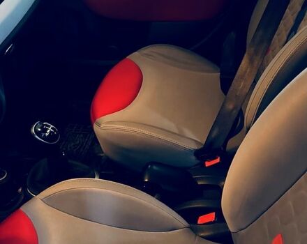 Фиат 500L 2013 в Киеве на Automoto.ua Красный Фиат 500L, объемом двигателя 1.3 л и пробегом 83 тыс. км за 9300 $, фото 7 на Automoto.ua