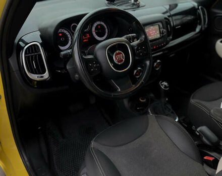 Желтый Фиат 500L, объемом двигателя 1.25 л и пробегом 156 тыс. км за 9850 $, фото 31 на Automoto.ua