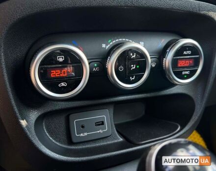 Желтый Фиат 500L, объемом двигателя 1.4 л и пробегом 71 тыс. км за 12800 $, фото 18 на Automoto.ua