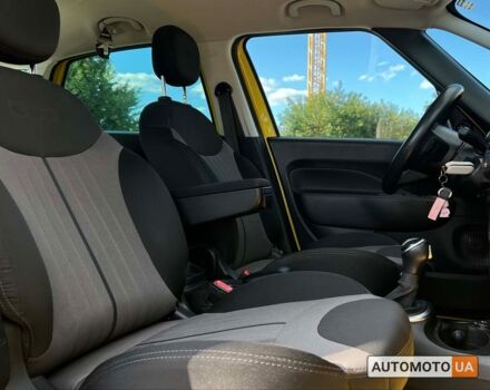 Желтый Фиат 500L, объемом двигателя 1.4 л и пробегом 71 тыс. км за 12800 $, фото 8 на Automoto.ua
