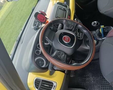 Желтый Фиат 500L, объемом двигателя 1.25 л и пробегом 85 тыс. км за 15000 $, фото 5 на Automoto.ua