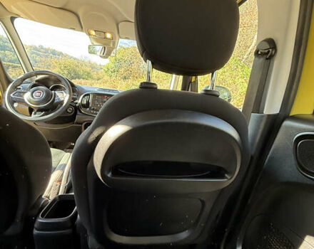 Желтый Фиат 500L, объемом двигателя 1.25 л и пробегом 56 тыс. км за 14000 $, фото 36 на Automoto.ua