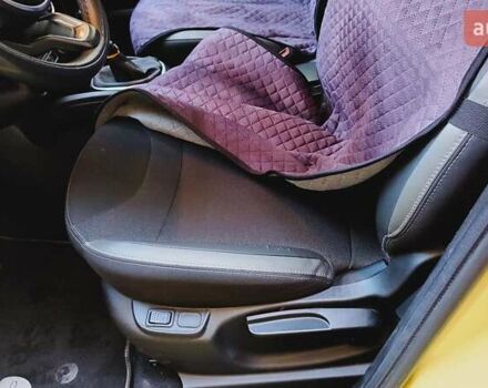 Желтый Фиат 500L, объемом двигателя 1.37 л и пробегом 86 тыс. км за 12500 $, фото 2 на Automoto.ua