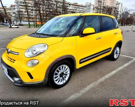 Желтый Фиат 500L, объемом двигателя 1.2 л и пробегом 106 тыс. км за 8200 $, фото 3 на Automoto.ua