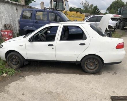 Белый Фиат Альбеа, объемом двигателя 1.4 л и пробегом 150 тыс. км за 1250 $, фото 1 на Automoto.ua