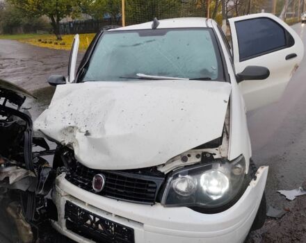 Білий Фіат Альбеа, об'ємом двигуна 1.4 л та пробігом 170 тис. км за 2000 $, фото 1 на Automoto.ua