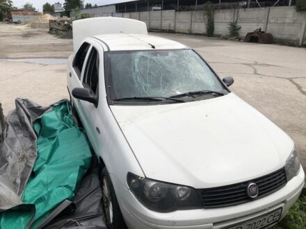 Білий Фіат Альбеа, об'ємом двигуна 1.4 л та пробігом 150 тис. км за 1250 $, фото 1 на Automoto.ua