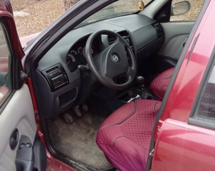 Красный Фиат Альбеа, объемом двигателя 1.4 л и пробегом 147 тыс. км за 4200 $, фото 1 на Automoto.ua