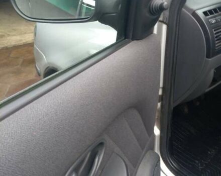 Серый Фиат Альбеа, объемом двигателя 1.4 л и пробегом 95 тыс. км за 4500 $, фото 4 на Automoto.ua