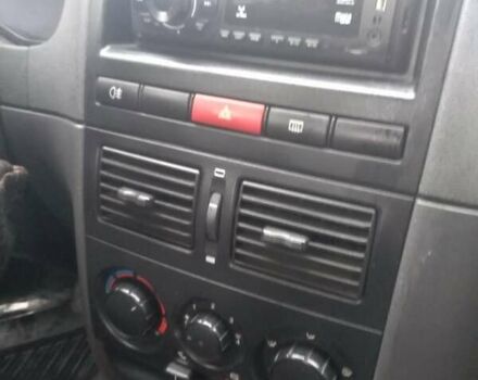 Серый Фиат Альбеа, объемом двигателя 1.4 л и пробегом 95 тыс. км за 4500 $, фото 3 на Automoto.ua