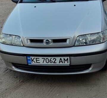 Серый Фиат Альбеа, объемом двигателя 1.2 л и пробегом 220 тыс. км за 3500 $, фото 1 на Automoto.ua