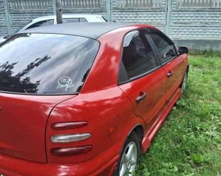 Красный Фиат Брава, объемом двигателя 1.6 л и пробегом 100 тыс. км за 1600 $, фото 1 на Automoto.ua