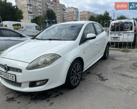 Белый Фиат Браво, объемом двигателя 1.4 л и пробегом 192 тыс. км за 6199 $, фото 5 на Automoto.ua