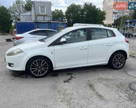 Белый Фиат Браво, объемом двигателя 1.4 л и пробегом 192 тыс. км за 6199 $, фото 2 на Automoto.ua