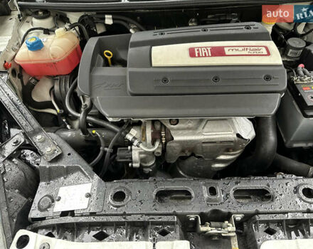 Белый Фиат Браво, объемом двигателя 1.4 л и пробегом 163 тыс. км за 2750 $, фото 9 на Automoto.ua
