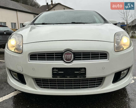 Белый Фиат Браво, объемом двигателя 1.4 л и пробегом 163 тыс. км за 2750 $, фото 2 на Automoto.ua