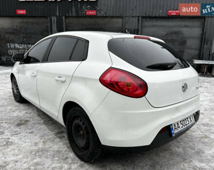 Белый Фиат Браво, объемом двигателя 1.6 л и пробегом 280 тыс. км за 4000 $, фото 1 на Automoto.ua