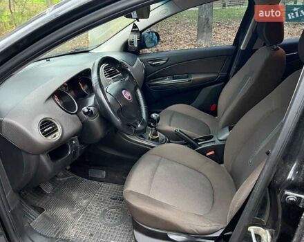 Черный Фиат Браво, объемом двигателя 1.4 л и пробегом 219 тыс. км за 4440 $, фото 9 на Automoto.ua