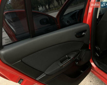 Красный Фиат Браво, объемом двигателя 1.37 л и пробегом 320 тыс. км за 4500 $, фото 9 на Automoto.ua