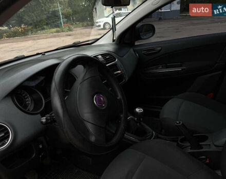 Красный Фиат Браво, объемом двигателя 1.37 л и пробегом 320 тыс. км за 4500 $, фото 5 на Automoto.ua