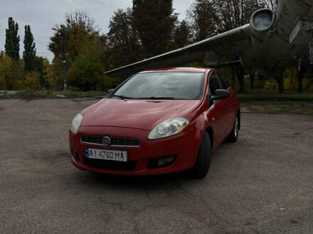 Красный Фиат Браво, объемом двигателя 1.37 л и пробегом 320 тыс. км за 4500 $, фото 1 на Automoto.ua