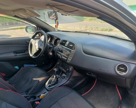 Синий Фиат Браво, объемом двигателя 1.4 л и пробегом 327 тыс. км за 3900 $, фото 5 на Automoto.ua