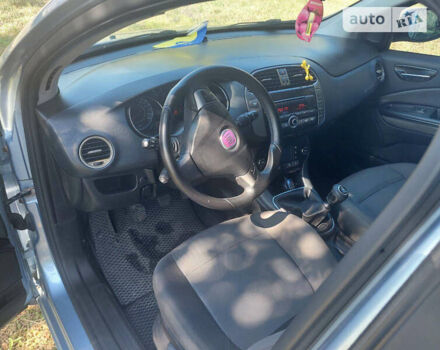 Синій Фіат Браво, об'ємом двигуна 1.37 л та пробігом 315 тис. км за 4500 $, фото 8 на Automoto.ua