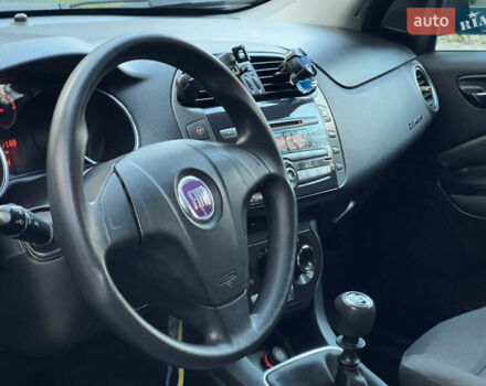 Синий Фиат Браво, объемом двигателя 1.6 л и пробегом 287 тыс. км за 4350 $, фото 72 на Automoto.ua