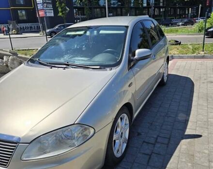Бежевый Фиат Крома, объемом двигателя 1.9 л и пробегом 270 тыс. км за 5700 $, фото 1 на Automoto.ua