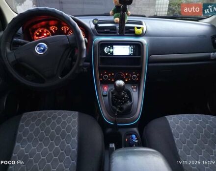 Серый Фиат Крома, объемом двигателя 1.8 л и пробегом 236 тыс. км за 4000 $, фото 4 на Automoto.ua