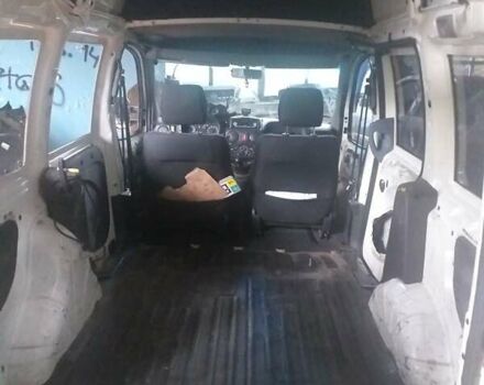 Белый Фиат Добло пасс., объемом двигателя 1.9 л и пробегом 370 тыс. км за 2900 $, фото 5 на Automoto.ua
