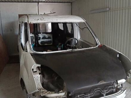 Фіат Добло пас. 2010 у Києві на Automoto.ua Білий Фіат Добло пас., об'ємом двигуна 1.6 л та пробігом 220 тис. км за 4200 $, фото 1 на Automoto.ua