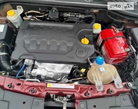 Красный Фиат Добло пасс., объемом двигателя 1.6 л и пробегом 310 тыс. км за 7500 $, фото 4 на Automoto.ua