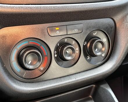 Серый Фиат Добло пасс., объемом двигателя 1.3 л и пробегом 157 тыс. км за 10890 $, фото 24 на Automoto.ua