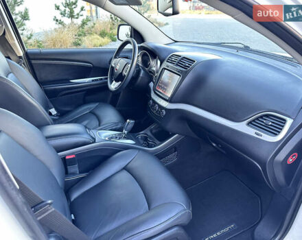 Белый Фиат Фримонт, объемом двигателя 2 л и пробегом 209 тыс. км за 13600 $, фото 68 на Automoto.ua