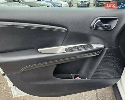 Белый Фиат Фримонт, объемом двигателя 1.96 л и пробегом 211 тыс. км за 14800 $, фото 26 на Automoto.ua